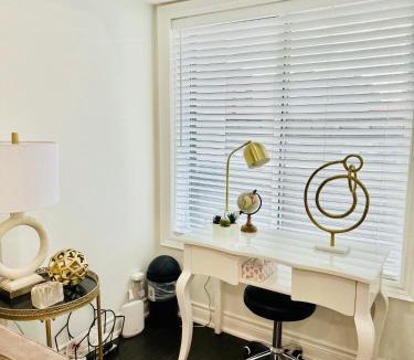 Davenport Apartment | Dufferin Serenity Suite