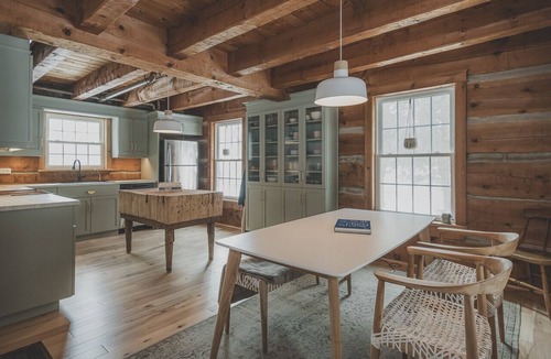 Zorra House | Duncan House | An Arrivals Stay