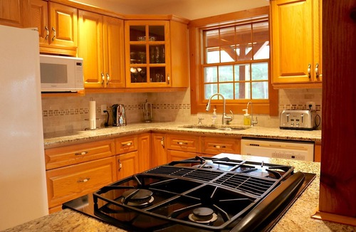 Central Frontenac Cottage | Dvira’s Lakefront Cottage - Hot tub and Pool Table (Sharbot lake)