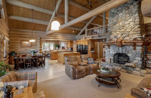 Longville House | Eagle's Landing- Beach Front Log Home - RARE FIND on Beautiful Woman Lake!