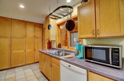 Brainerd Cabin | Eagle's Nest - Guest House