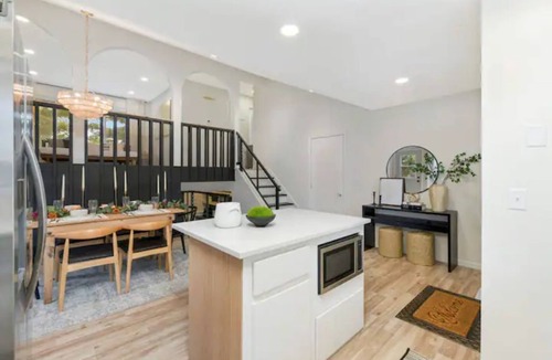 Cottage Grove Cottage | Earthy | Deluxe Cottage