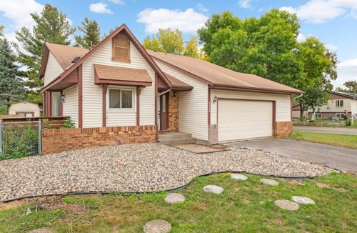 Cottage Grove Cottage | Earthy | Deluxe Cottage