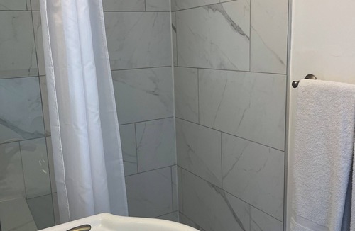 Sarnia Hotel | East Court Motel