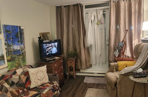 McQuesten West Condo | East Hamilton, close to stores, park, and downtown!