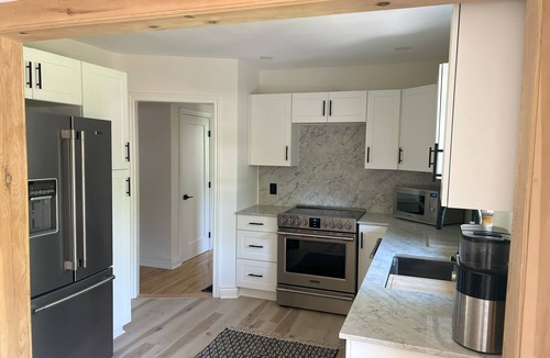 Belleville House | East Hill Nook - Quiet east hill neighborhood