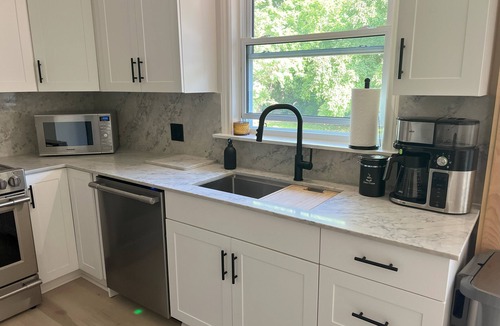 Belleville House | East Hill Nook - Quiet east hill neighborhood
