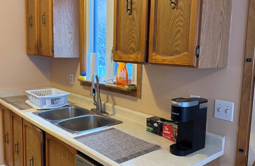 Belleville House | Eastside 3BR Gem Steps to Casino & IHop +100 Shops