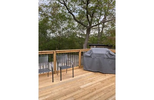 Georgian Bay Cottage | Echo Falls Cottage - Muskoka lakefront w/hot tub.