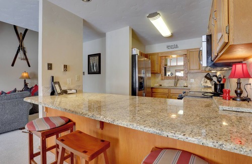 Eagle-Vail House | Eclectic Eagle-Vail Condo: 2 Miles to Beaver Creek