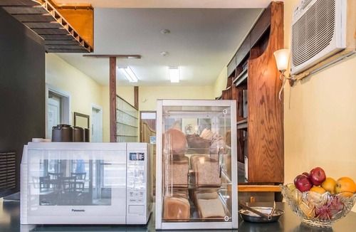 Downtown Ottawa Hotel | Econo Lodge Downtown Ottawa