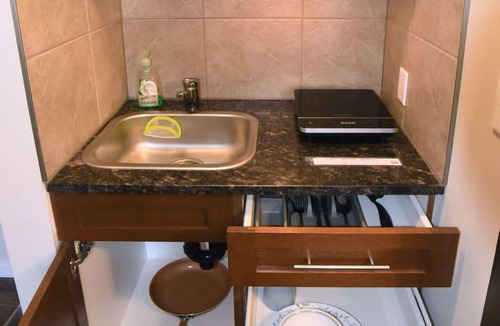Drumheller Hotel | Econo Lodge Inn & Suites
