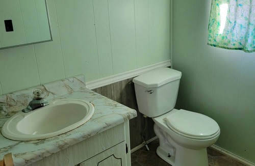 Cloyne Resort | Economy Cabin Wood End