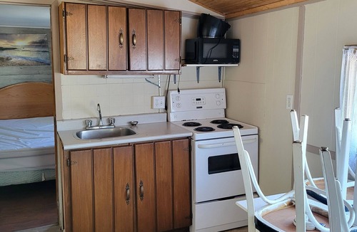 Cloyne Resort | Economy Cabin Wood End