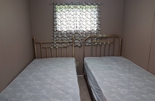 Cloyne Resort | Economy Cabin Road Side