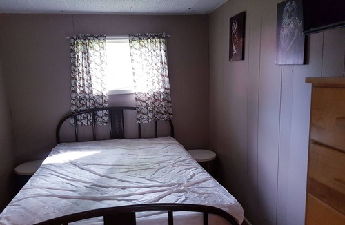 Cloyne Resort | Economy Cabin Road Side