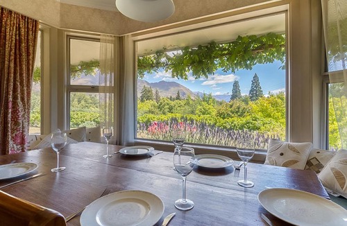 Wanaka House | Eely Point Escape - Wanaka Holiday Home
