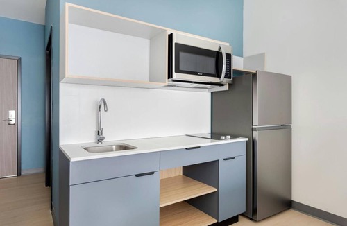 Hurstbourne Hotel | Efficient & Practical Studio w/Kitchen for Extended Stays in Louisville East