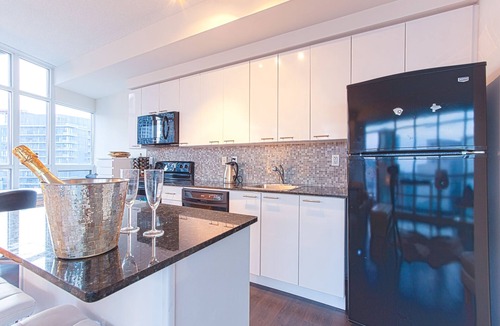 Bathurst Quay Apartment | Elegant 2 BD Waterfront Condo Downtown Toronto