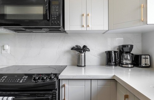 East Credit Condo | Elegant 2 Bedroom Townhome