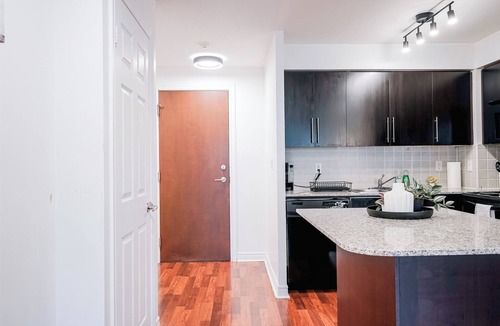 Downtown Mississauga Condo | Elegant 2BR/2BA 1 free Parkng Condo | Heart of Mississauga Square one YYZAirport