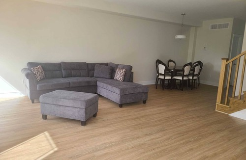 Cobourg House | Elegant 4 BR|3.5 Bath Oasis: Mins from Coburg Beach