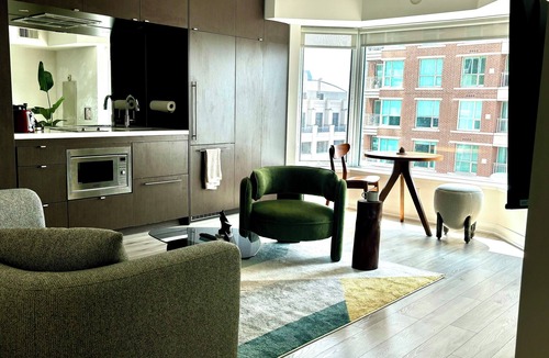 Midtown Toronto Condo | Elegant and Charm Suite Yorkville