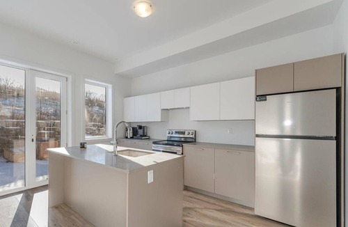 Bolton House | Elegant and Modern Bolton Stay