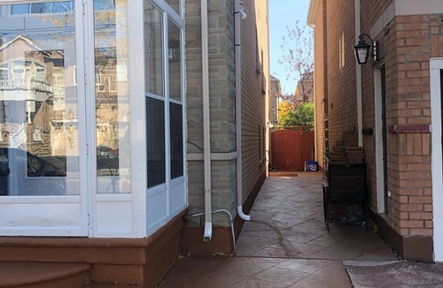 Brampton Apartment | Elegant apartment for a Couple/Business visitors. 1 Bedroom walkout basement.