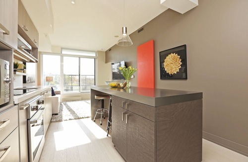 Cedarvale Condo | Elegant Forest Hill Condo - 24 Hour Concierge - Six Month Term