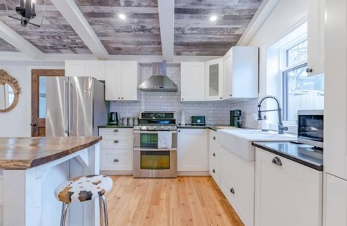 Elora House | Elegant Home in Elora with Stylish Décor and Excellent Location