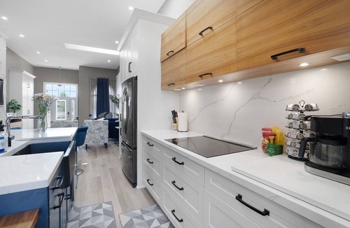 Courtice House | Elegant Safe Haven W/Home Theatre,Arcades, MSG Chair, Bckyrd ,Skylight near 401