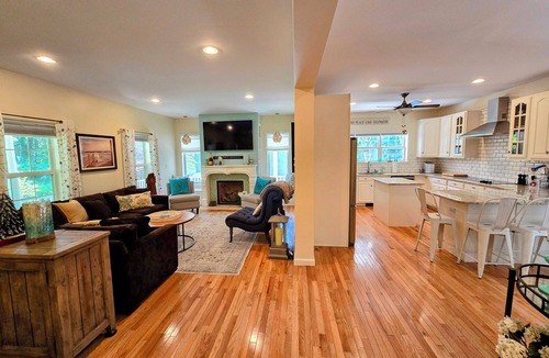 Ogunquit House | Elegant, spacious Ogunquit 6Bd 7Bth home, 5min walk to Perkins Cove & Downtown!