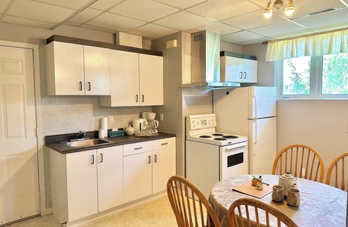 Chapel Hill South House | Elegant Spacious Private Unit w/FREE parking. Perfect for Family Stay!