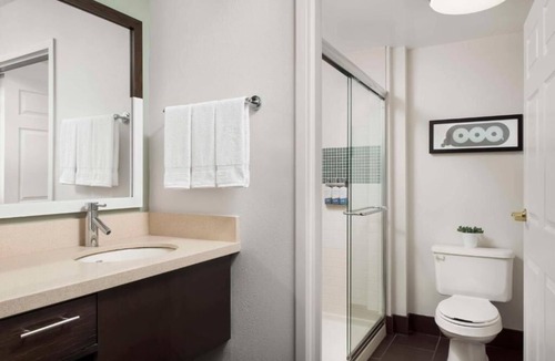 Thornhill Hotel | Elegant Suite with Swimming Pool, Pet-Friendly, and Near Pomona Mills Park