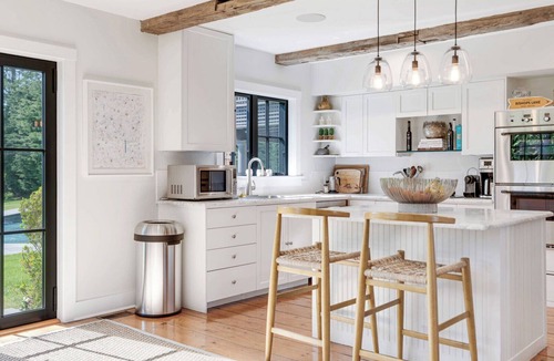 Village of Southampton House | Elegantly designed farmhouse; open and bright living that exudes relaxation.