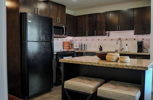 Shaganappi Apartment | Elevated Elegance