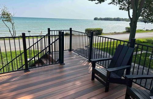 Hamilton House | Elite Upper Deck Suites l Lake front with hot tub