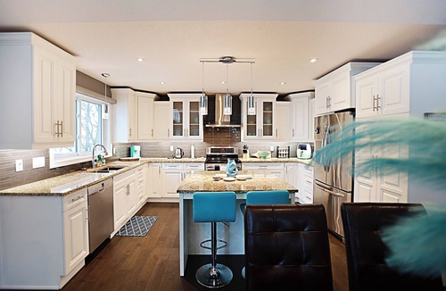 Selkirk Cottage | Embrace Lake Erie in our charming 2-story nautical waterfront cottage. n