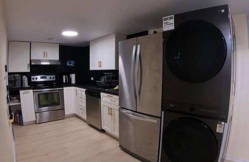 Russell Apartment | Embrun Getaway Near Calypso | 1BR, Kitchen, Laundry, Free Parking