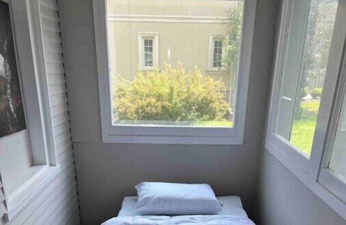 Mineola House | Enchanting Cottage Hideaway: Steps from Downtown & Lake"