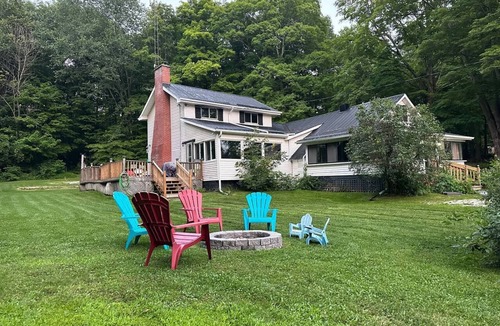 Carden Cottage | Enchanting Waterfront Escape, 3+1 bedrooms,3 Baths