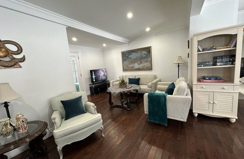 Carden Cottage | Enchanting Waterfront Escape, 3+1 bedrooms,3 Baths
