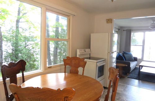 Highlands East House | Enjoy the rugged natural beauty of the Haliburton Highlands, in comfort.