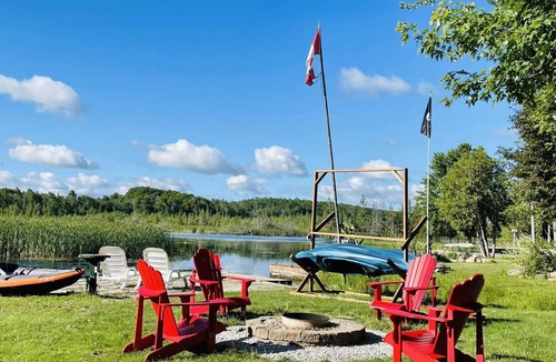 Victoria Road Cottage | Enjoy time at this waterfront four season cottage