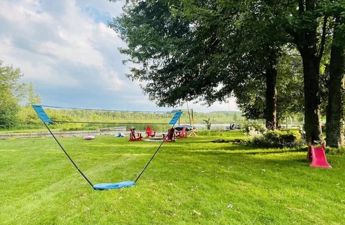 Victoria Road Cottage | Enjoy time at this waterfront four season cottage
