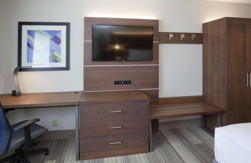 Roseville House | Enjoy Well-Furnished Retreat! Free Breakfast!