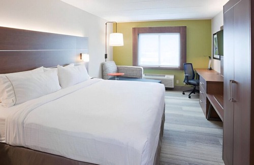 Roseville House | Enjoy Well-Furnished Retreat! Free Breakfast!