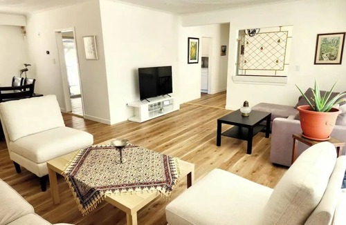 Thornhill House | Enter luxurious house.