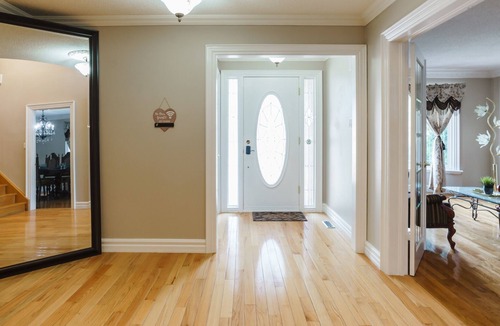 East Credit House | Entertain & Make Memories 4 Bed, 3 bath, backyard!